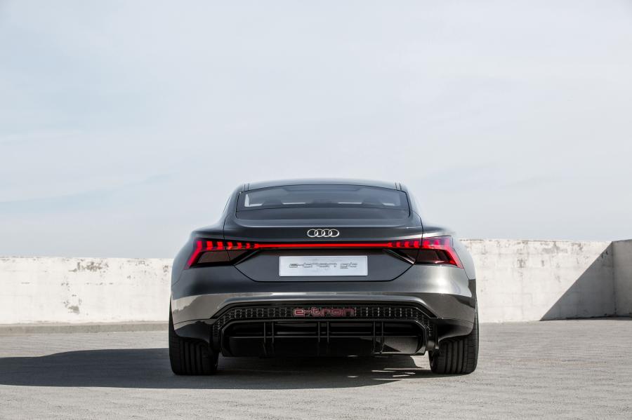  Audi e-tron GT Concept 2018 года  (фото 22 из 69)